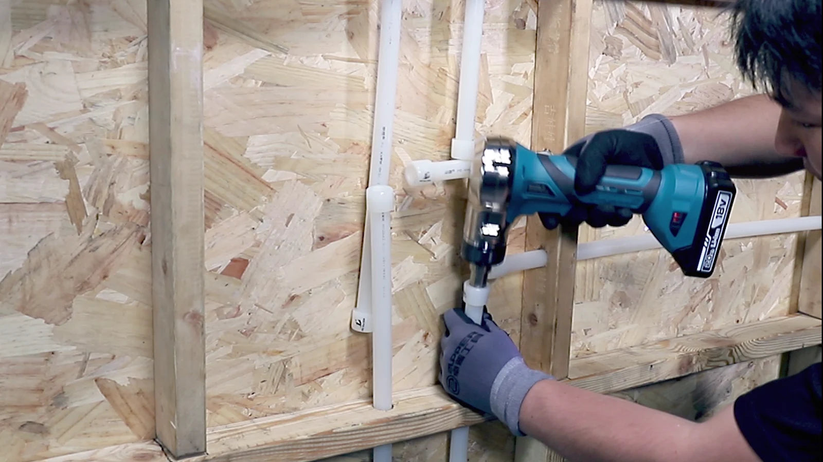 ZUPPER PEX-A expansion tool in use